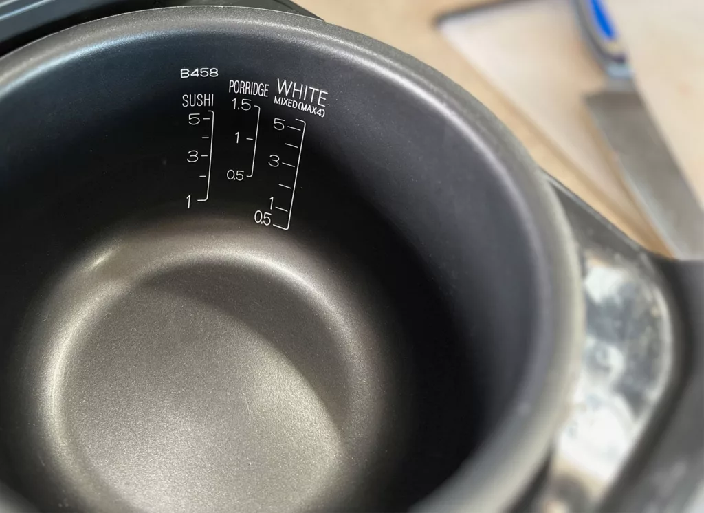 easy to see markings for perfect rice in your zojirushi rice cooker